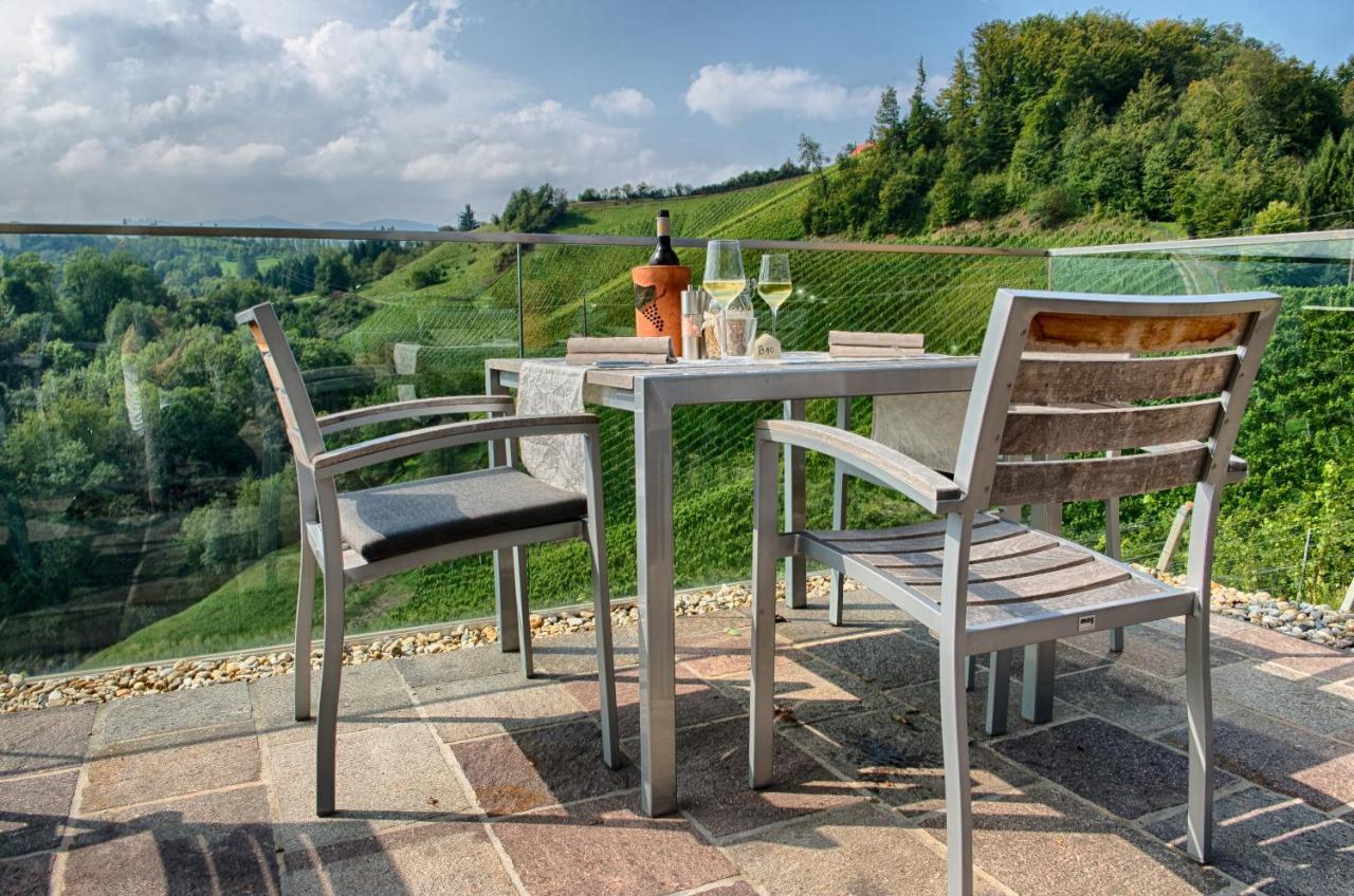 Weingut Essgut Schlafgut Sabathihof-Dillinger Hotel Glanz an der Weinstraße Exterior photo