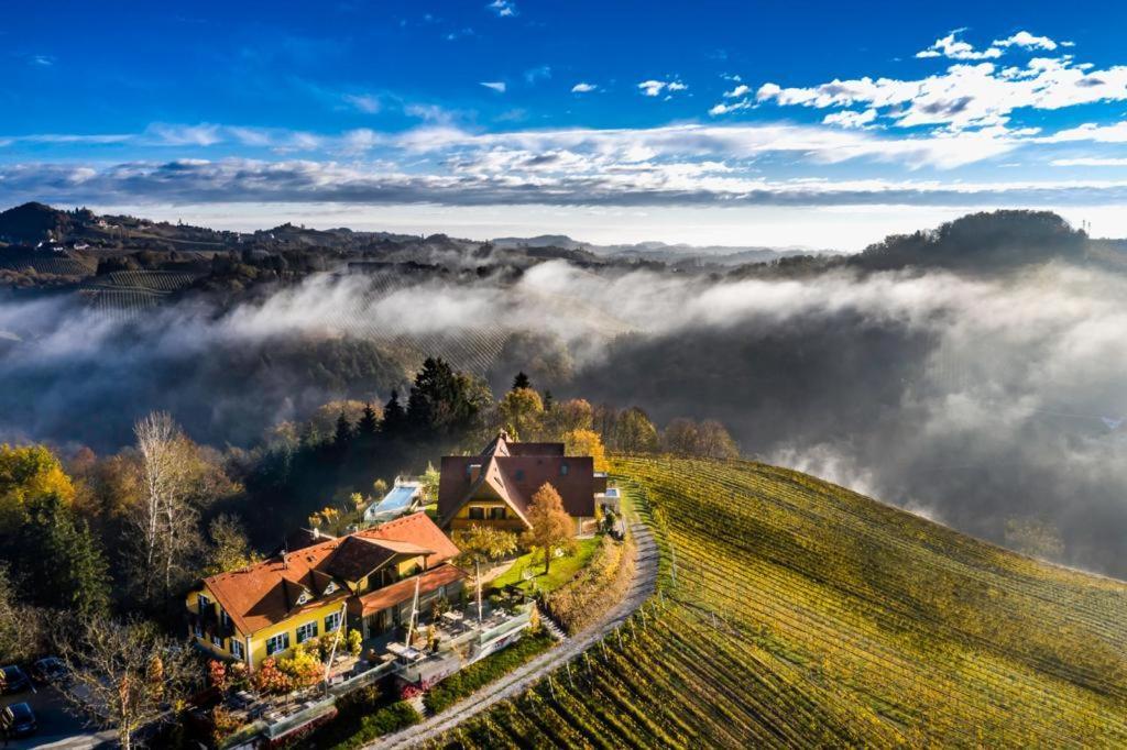 Weingut Essgut Schlafgut Sabathihof-Dillinger Hotel Glanz an der Weinstraße Exterior photo