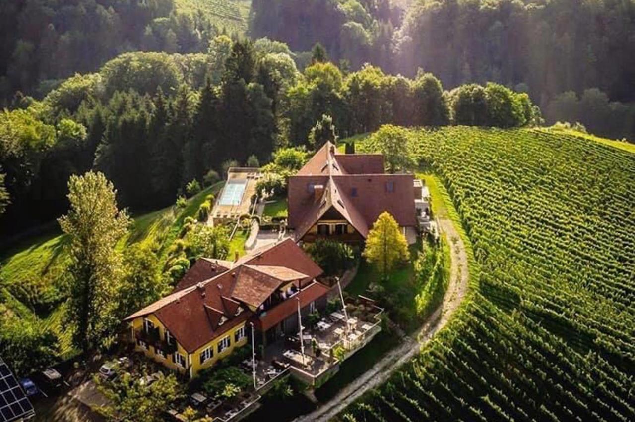 Weingut Essgut Schlafgut Sabathihof-Dillinger Hotel Glanz an der Weinstraße Exterior photo